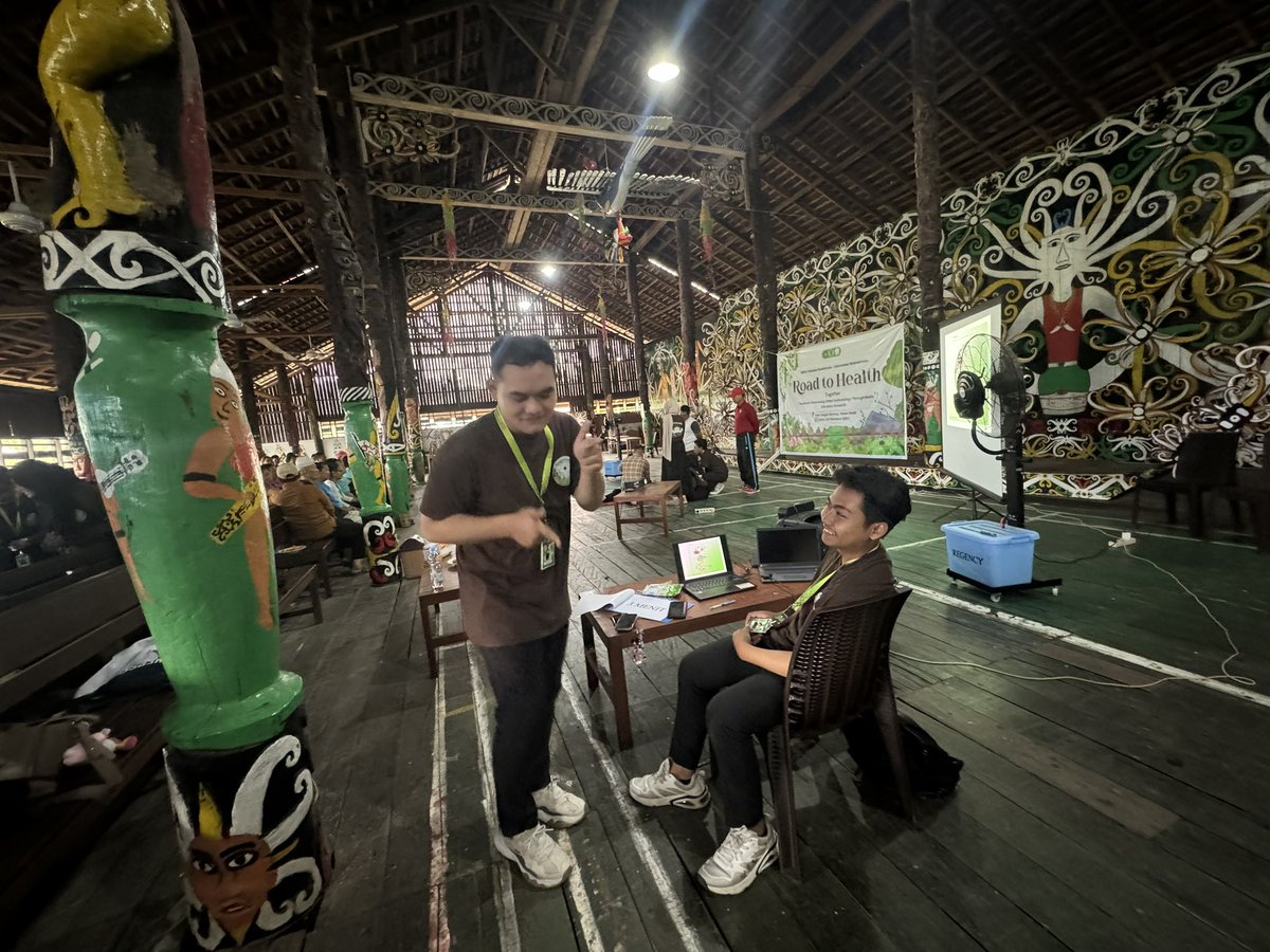 ciscahelen's tweet photo. Mahasiswa FK UNMUL yang selalu peduli masyarakat binaan … ada saja program membantu mayarakat desa binaan … Semoga mereka menjadi tangguh, mandiri dan bertanggung jawab #siapjadidokter 
#mahasiswaFKUNMUL 
#tidakmanja https://t.co/odt7QcBPFL