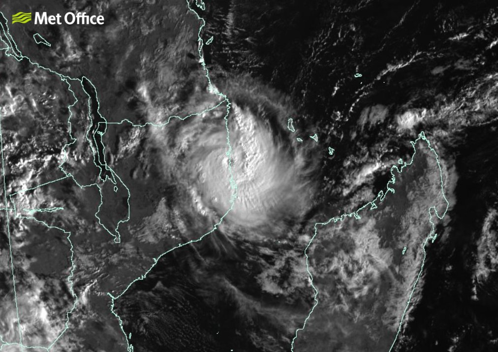 Cyclone #Chido has made its final landfall over northern #Mozambique. Heavy rain expected as it starts to weaken and move inland.
