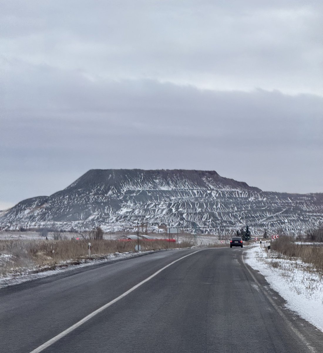 jana_skhidna's tweet image. я знаю, що у вашій стрічці не вистачає териконів. — тому це для вас 🗻🥺