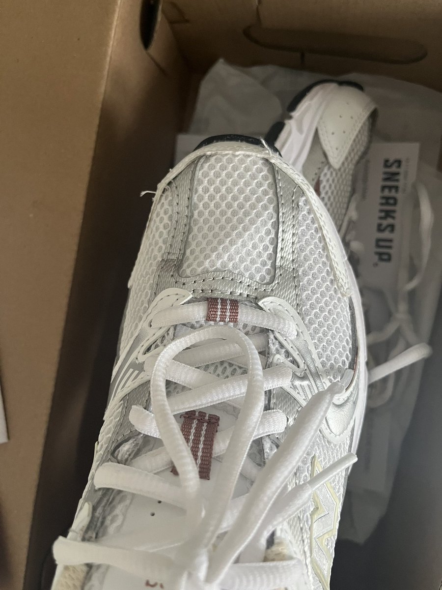busrraben's tweet photo. Şimdi ayakkabının halini paylaşıyorum new balance 530 sakın almayın parayı sokakta bulmuyoruz. 5500 tlnin hakkı bu mu??? https://t.co/teMlpMgsFX