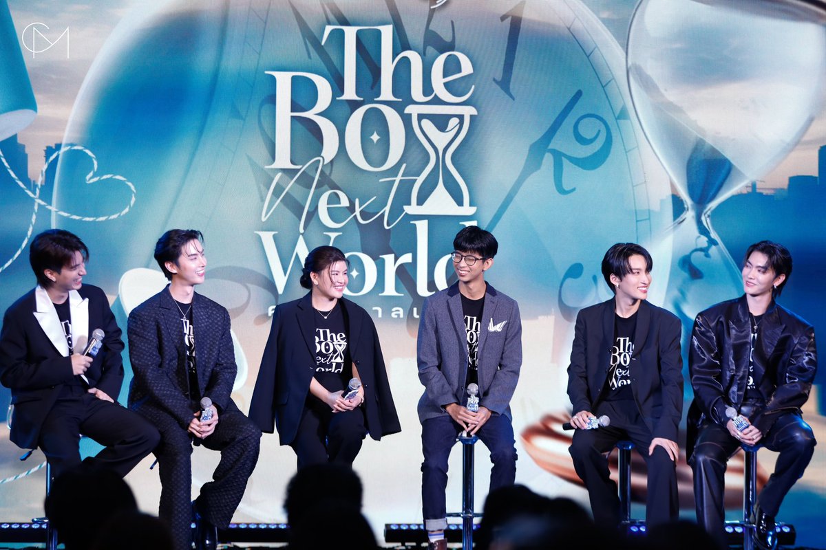 CM2Connect's tweet photo. ร่วมพูดคุยกับนักเขียนและนักแสดงบนเวที นำโดย “ บอส , โนอึล , โฟร์ท และ โดนัท ” ในงานเปิดตัวซีรีส์ “ The Boy Next World Series ” คนละกาลเวลา⏳ 

TBNW PRESS CONFERENCE

#TheBoyNextWorldSeries
#TheBoyNextWorld
#คนละกาลซีรีส์
#Bosschaikamon #Noeulnuttarat
#BossNoeul #BoNoh
#MagentaBoy
#fforthpcsp
#donutspw