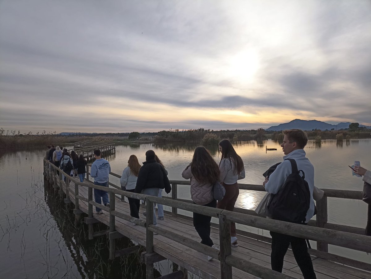 GeografiaUa's tweet photo. Viernes de salidas de campo

asignatura: Tipologías turísticas de 2º curso del grado en Turismo

Lugares: Alicante golf, Marina Miramar en Santa Pola y PN del Hondo, Elche.

profesorado: Isabel Sancho y José Antonio Larrosa

#turismo #geografia #geografiaua https://t.co/aMGzckAuqT