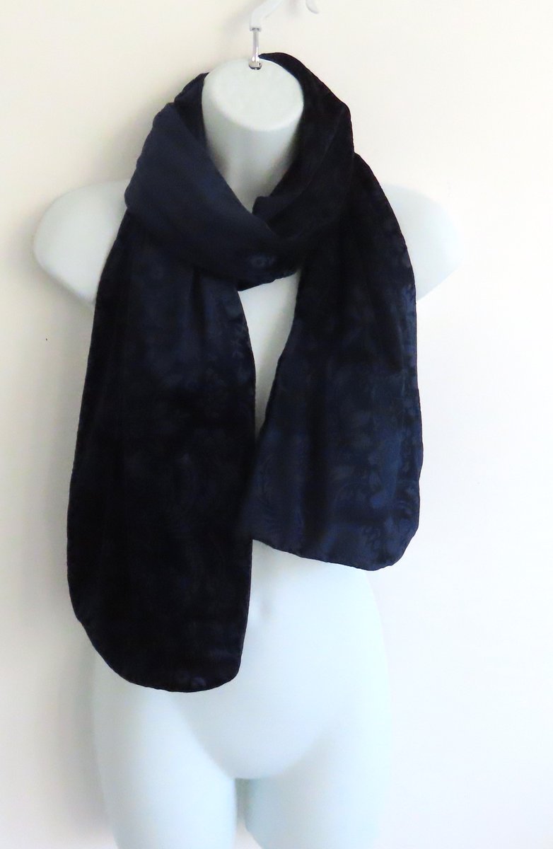 Midnight blue double sided embossed velvet scarf #giftideas  #Handcrafted #handmadehour #giftideas #UKGiftHour #UKGiftAM #smallbusiness #etsygifts #etsyfinds #shopindie