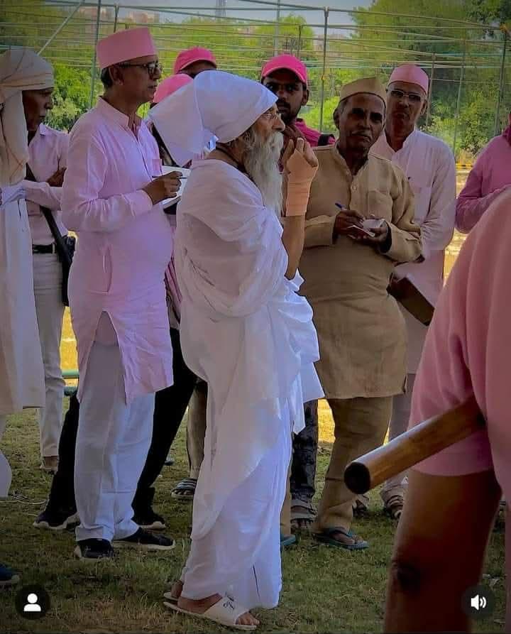 जय गुरुदेव 🙏 
नाम लेते भव सिंधु सुखाही,
सृजन विचार करत मन माही।
Jai Gurudev

हर संकट से यदि बचना है
#जयगुरुदेव_नाम_जपना_है