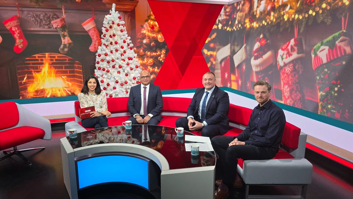 BBCpoliticseastmidlands (@politicseastmid) on Twitter photo It’s our last show before Christmas - we’ve a festive hamper of East Midlands goodies, but what do the firms who make them want from government? Plus <a href="/petesaull/">Peter Saull</a> looks at the political year ahead. With guests <a href="/BaggyShanker/">Baggy Shanker MP</a> & <a href="/craig_smithUK/">Cllr Craig Smith</a> . BBC1,10am. It’s our last show before Christmas - we’ve a festive hamper of East Midlands goodies, but what do the firms who make them want from government? Plus <a href="/petesaull/">Peter Saull</a> looks at the political year ahead. With guests <a href="/BaggyShanker/">Baggy Shanker MP</a> & <a href="/craig_smithUK/">Cllr Craig Smith</a> . BBC1,10am.