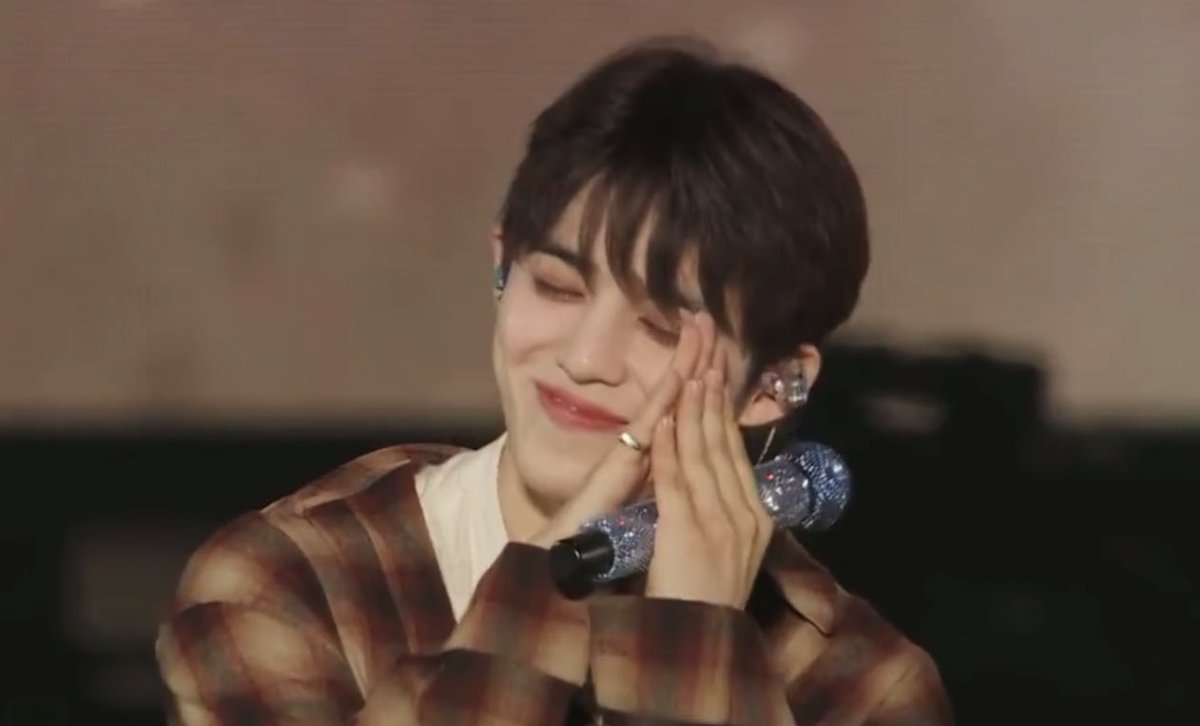 seungcheolbliss's tweet photo. seungcheol’s aegyo 😭 https://t.co/J1I1XJowaL