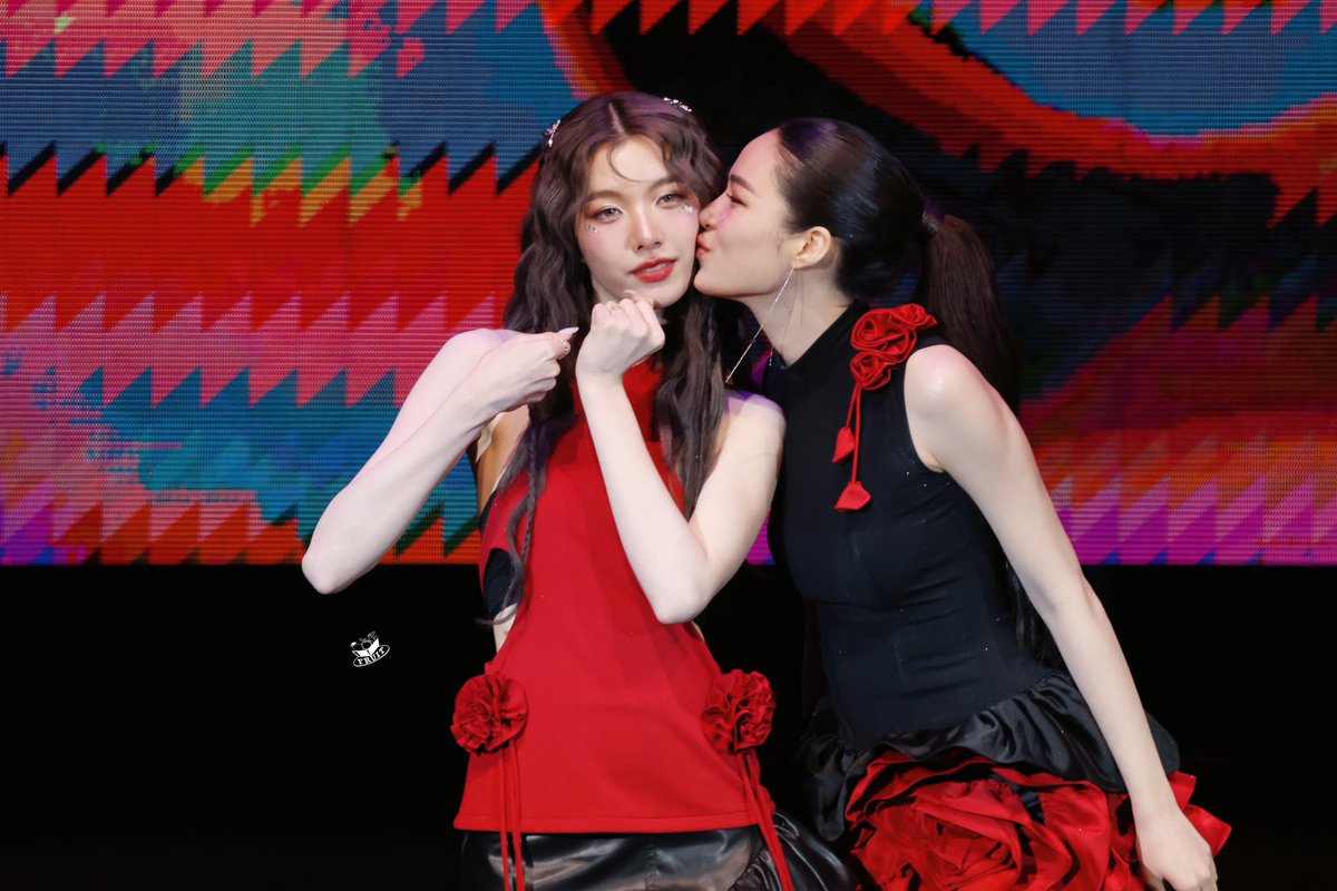 fruitday1128's tweet photo. 【241215】😗😗

LINGORM OUR SECRET LOVE D2 
#LingOrmMacauFanMeetD2
#LingOrm #หลิงออม
#ormkornnaphat #ออมกรณ์นภัส
#linglingkwong #หลิงหลิงคอง https://t.co/EAniirW72B