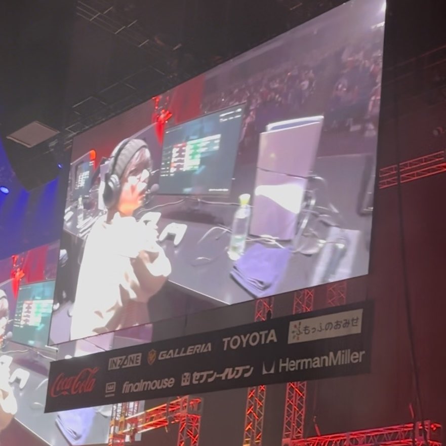 tottoko03211's tweet photo. 人生初のゲーム関連オフラインイベント、県外からの弾丸ぼっち参戦でしたが、ずっと好きだった2BRO.と三人称のコラボを現地で見られて最高だった🥹✨

両チームのゲームの上手さに、いつもの騒がしさも相まって、楽しすぎる時間でした！！！
また機会があれば行きたいなあ🥰

 #まざさんぽりおんWIN https://t.co/xoGirXJuvQ