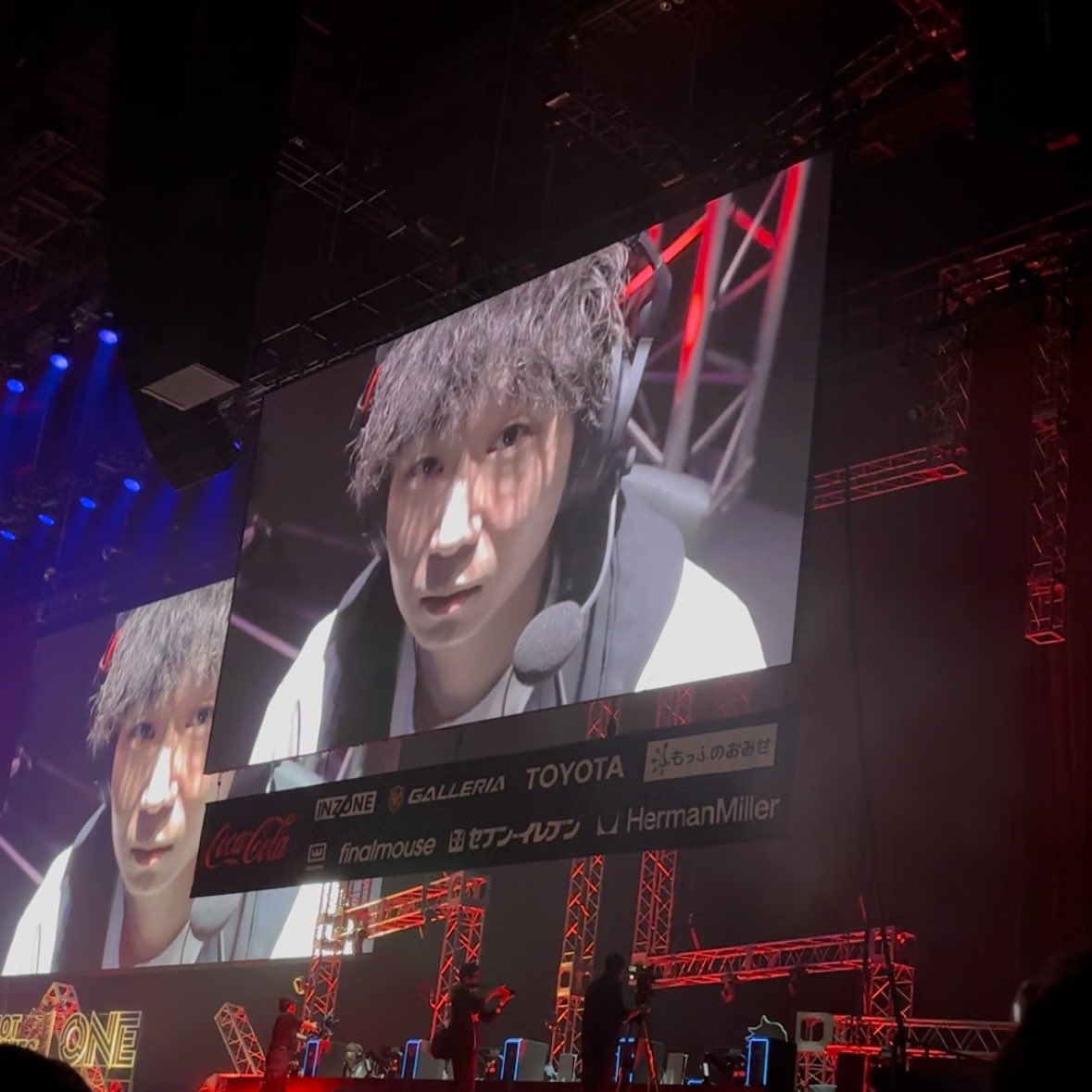 tottoko03211's tweet photo. 人生初のゲーム関連オフラインイベント、県外からの弾丸ぼっち参戦でしたが、ずっと好きだった2BRO.と三人称のコラボを現地で見られて最高だった🥹✨

両チームのゲームの上手さに、いつもの騒がしさも相まって、楽しすぎる時間でした！！！
また機会があれば行きたいなあ🥰

 #まざさんぽりおんWIN https://t.co/xoGirXJuvQ
