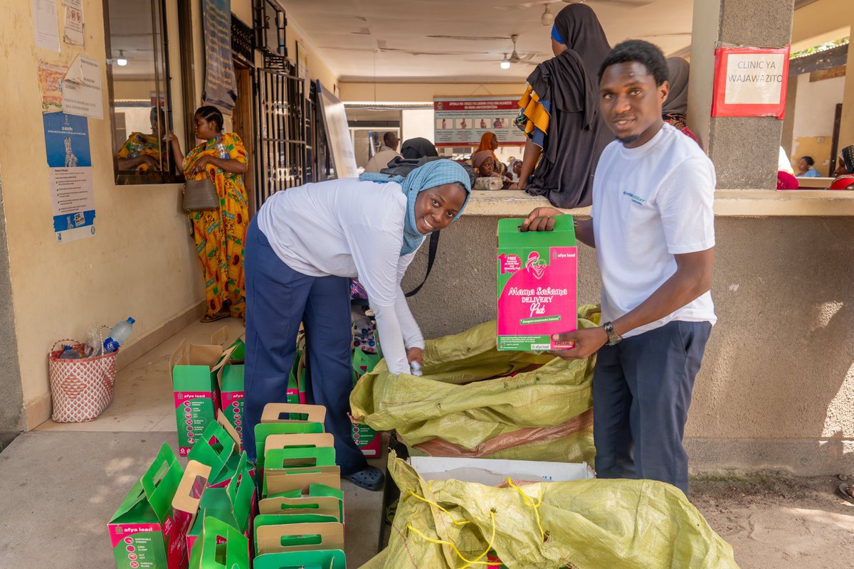 YudaSulePascha1's tweet photo. Tittle; “MAMA NA MTOTO” campaign

Location; Chanika Hospital in Dar es Salaam.

Date; 13th December 2024

Participants; Public Health Enthusiast(Health Promoters)

Support; @FCSTZ , @Afya_lead @AfricaPHSN @PillyNdobeji @TzTamida 

Wayforward; Health Promotion is priority https://t.co/degTYeQXZw