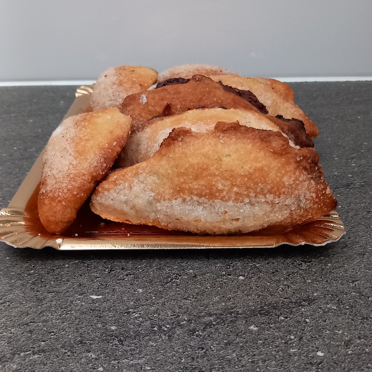 PepGranellTrave's tweet photo. Empezando bien la mañana.
Pastissets de #chocolate
Pastelería Macián❤️🍫 #castellon
No lo duden😋
#Pasteleria #castello #panaderia #BuenosDias #bondia #Nadal #Navidad2024 #Domingo #cuina #tradicions #Diciembre2024 #foodie #menjar #diumenge #pastissets https://t.co/4RJQ8Yxtrh