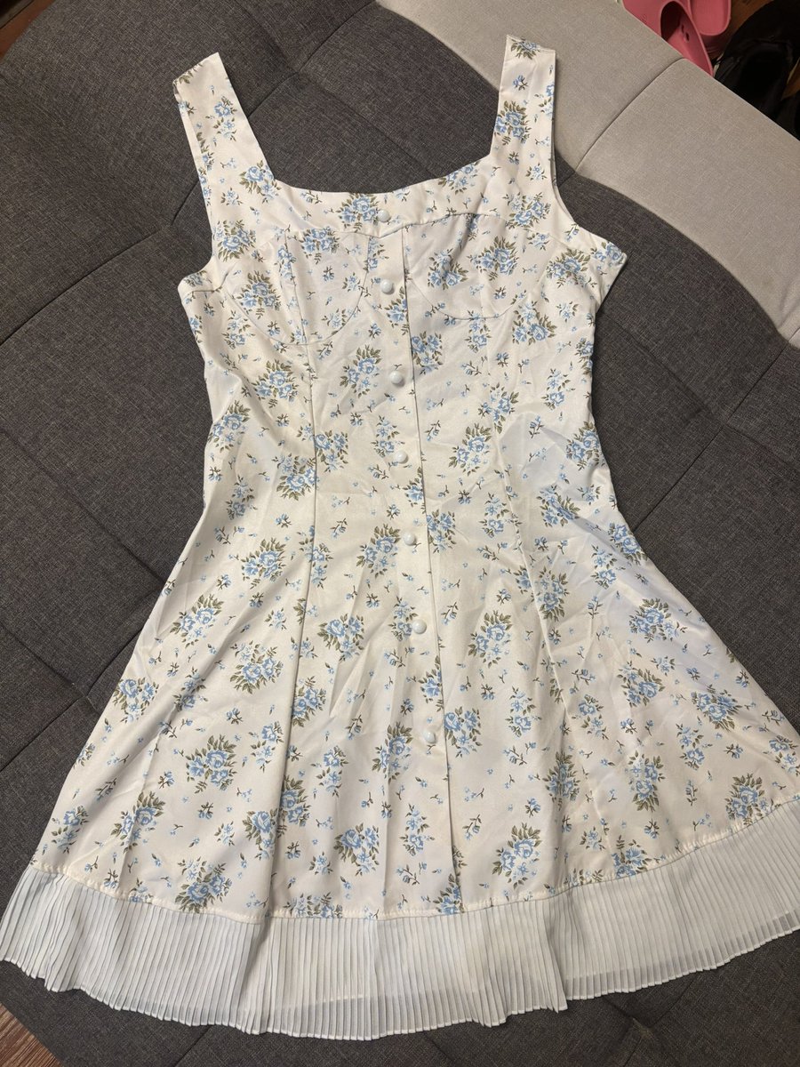 LPrakrobkit's tweet photo. ⭐️ เดรส lovito สวยจึ้ง

💕  160

🧚‍♀️ ตน: - 

#ส่งต่อเสื้อผ้า #ส่งต่อเสื้อผ้ามือสอง #โล๊ะตู้ #ส่งต่อเสื้อผ้ามือ2 #เสื้อสายเดี่ยว #เสื้อผ้ามือสอง #เสื้อผ้ามือ2 #ส่งต่อเสื้อผ้าสภาพนางฟ้า https://t.co/pue2qlIm81