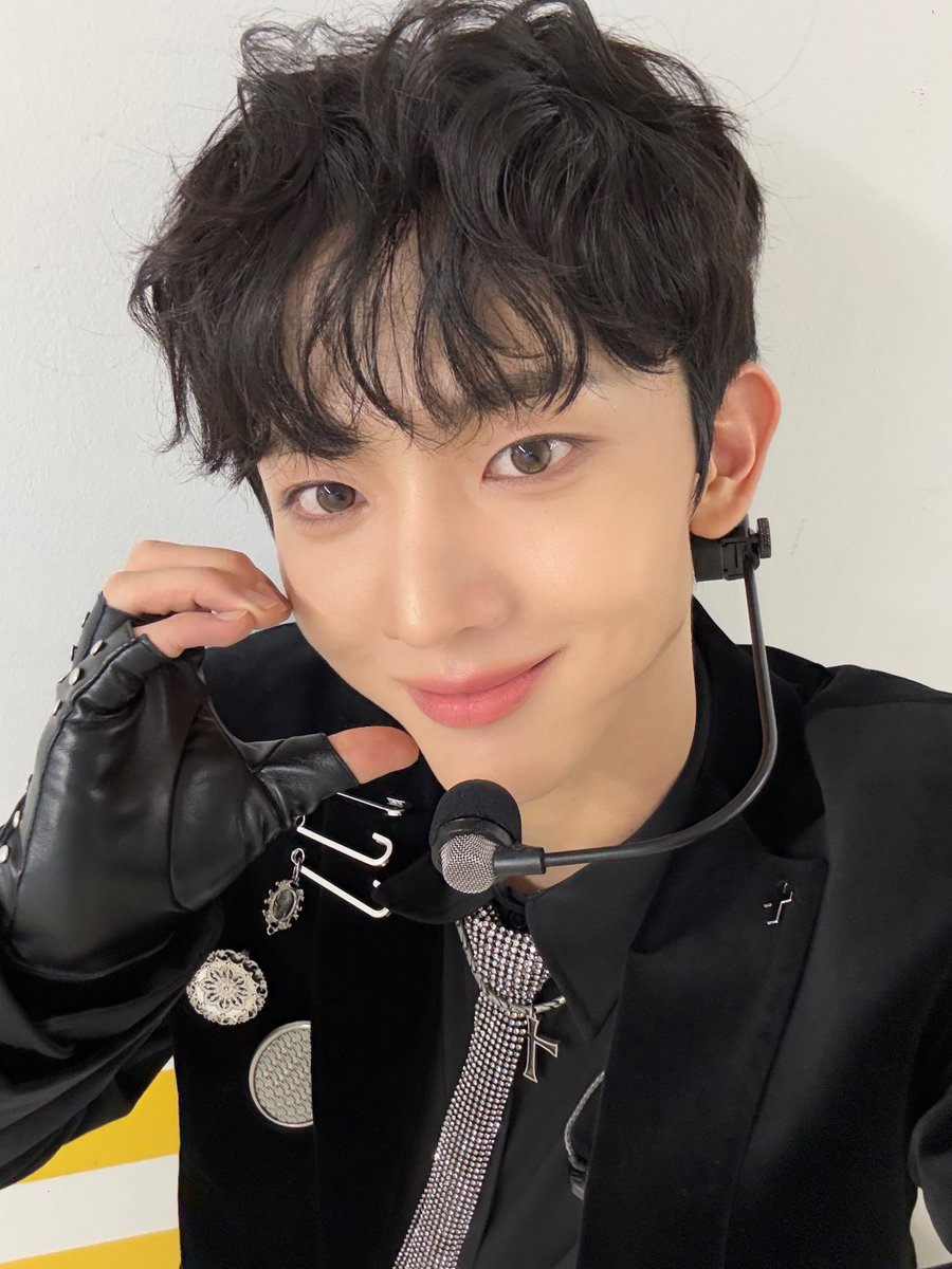EVNNE_official's tweet photo. MUSIC BANK GLOBAL FESTIVAL in JAPAN 💫🎤💕

#EVNNE #이븐
#유승언 #YOOSEUNGEON https://t.co/iReHwedlr5