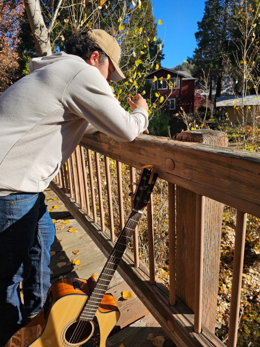 Dream chasin’ 🙇🏽‍♂️🌅

Debut single “see you down the road” releasing soon 🔥

#Singer #songwriter #musician #artist #countrymusic