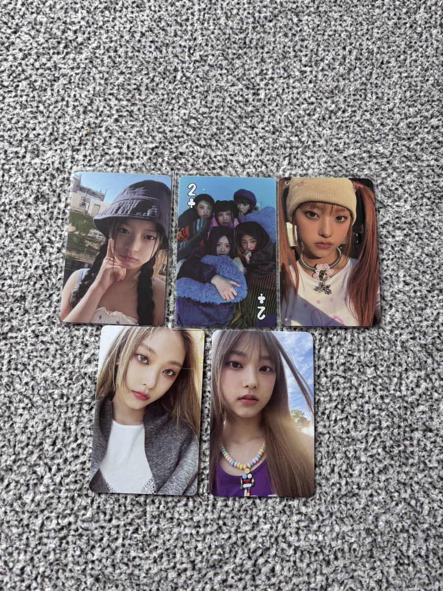 leeseo221dive's tweet photo. 뉴진스 포카 사진에 있는거 양도해요!! 일괄 0.55 
뉴진스 해린 다니엘 민지 하니 혜인 OMG omg 디토 미공포 뮤직코리아 위버스 시그 시즌그리팅 위버스버전 블루북 엽서 인형 버니즈 포카 특전 럭드 메세지 카드 오엠지 분철 쇼피 마마 https://t.co/eg5pNg8jpP