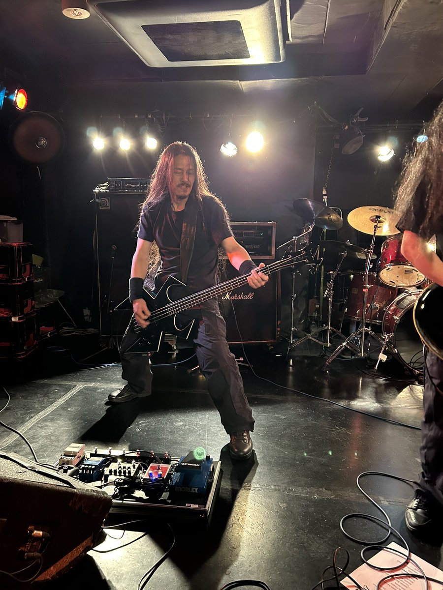 kbp1121's tweet image. ダウンピッキングの嵐。目の前で観れて最高の贅沢。ありがとうございました。
#defiled
#ベースってかっけーなー