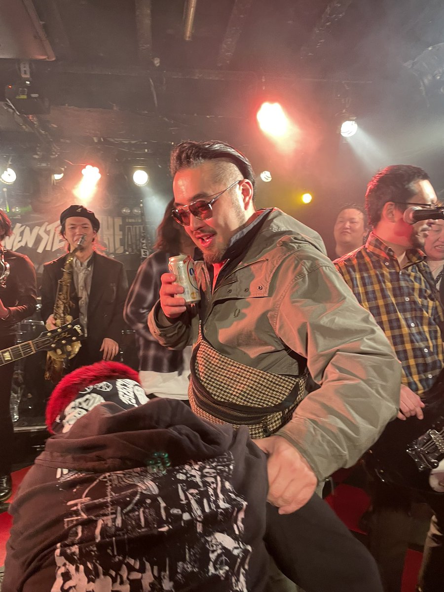 diediestomp's tweet photo. オークラも最高楽しかったー!
今度は受注生産でいいからオークラ刺繍入りのG9ジャケット作って欲しいね
ラストEnjoyYourselfでの人さらいバグパイパー https://t.co/6KEsXiuq4p