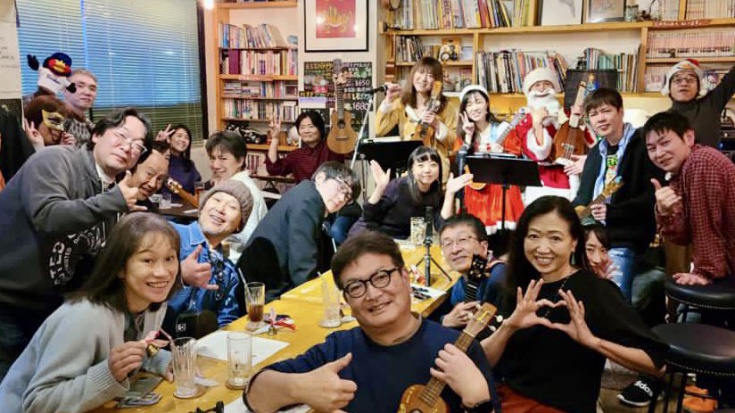 azki723's tweet photo. 赤なつサンタのCD発売記念ライブ盛況に終了することができました！！😆✨✨
3人それぞれのソロ、赤月&amp;なつねぇのユニットaka-nuts、ゲストのuranawanaii、そして赤なつサンタと盛り沢山の内容！！
各地で大きなイベントと被ってたけど満席で盛り上がっていただいて本当にありがとうございました！！✨ https://t.co/Vq4UWG1tjn