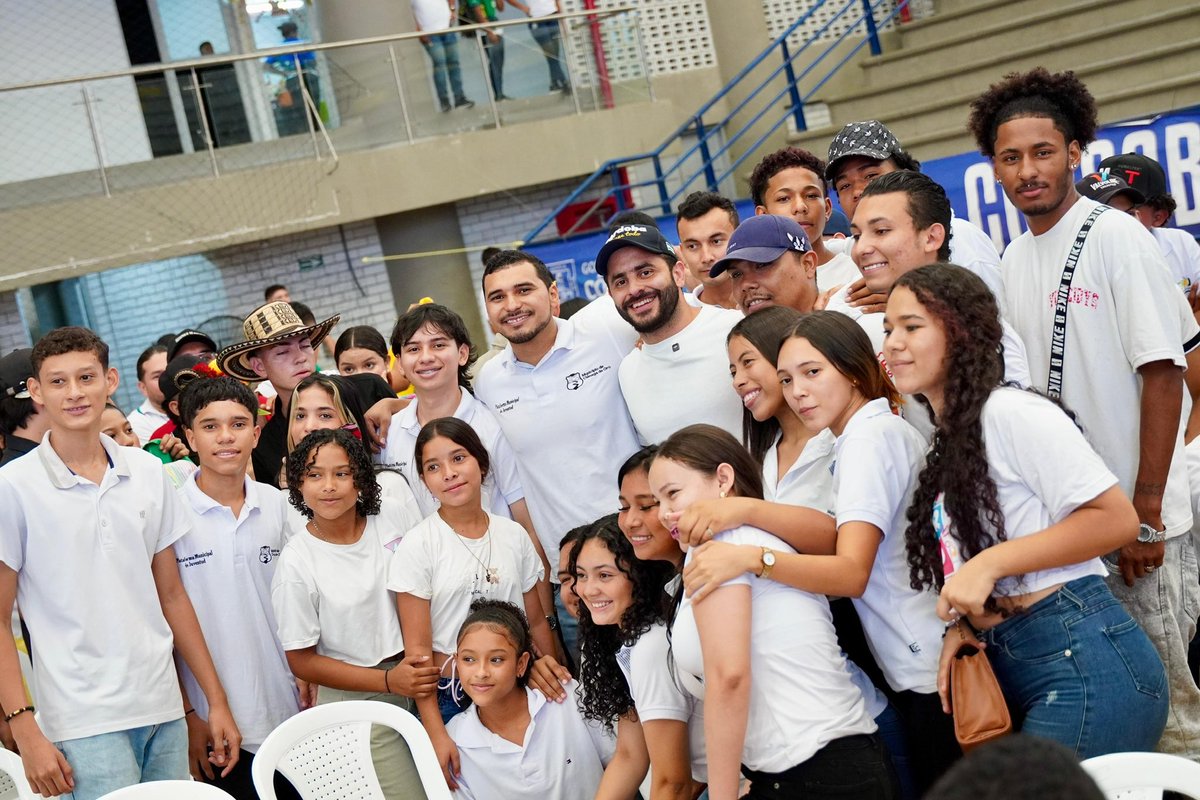 SecJuventud_cor's tweet photo. ¡Más de 900 jóvenes se dieron cita en la Asamblea Departamental de Juventud!🤩💥 Un encuentro que los reunió creando un espacio lleno de energía, creatividad y propuestas. Esta fue una oportunidad para compartir ideas, conocerse y trabajar juntos por un futuro mejor.💯 https://t.co/6hURAyuOnB