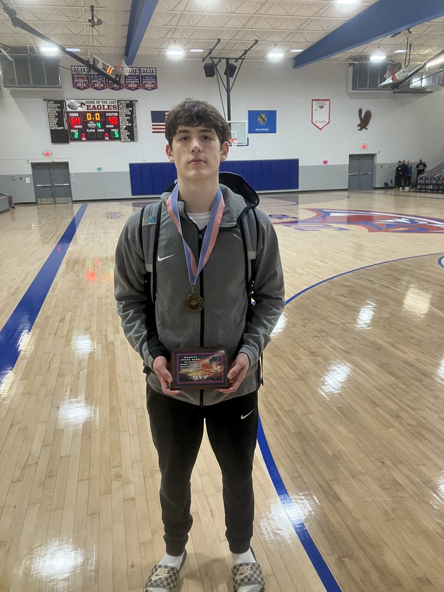 JaxonBeck0's tweet photo. Full circle moment is what it feels like tonight. I remember being so eager to play in this tournament for my pops, and the excitement I had taking a pic with a trophy. Beyond blessed to have earned MVP honors among a championship win. Proud of my guys tonight! @coachbeck86 https://t.co/0xdWMEGtMw