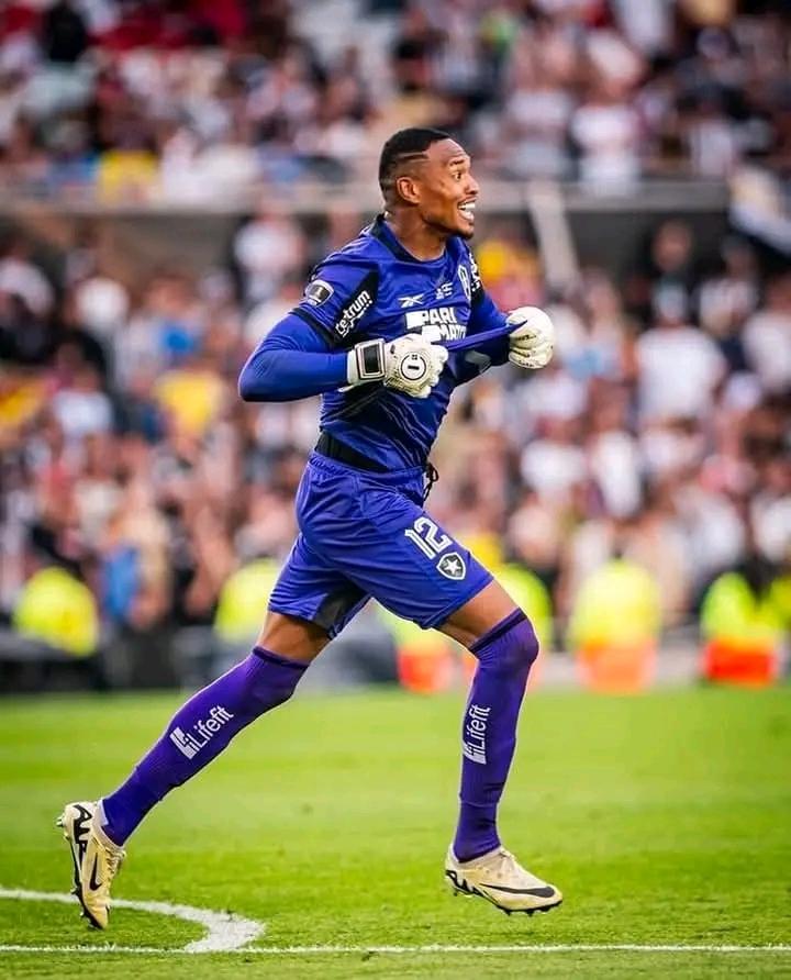 🚨💰| Manchester United are interested in Brazilian and Botafogo goalkeeper John Victor to give competition to André Onana. #MUFC [<a href="/reluctantnicko/">Alan Nixon</a>]

Thought