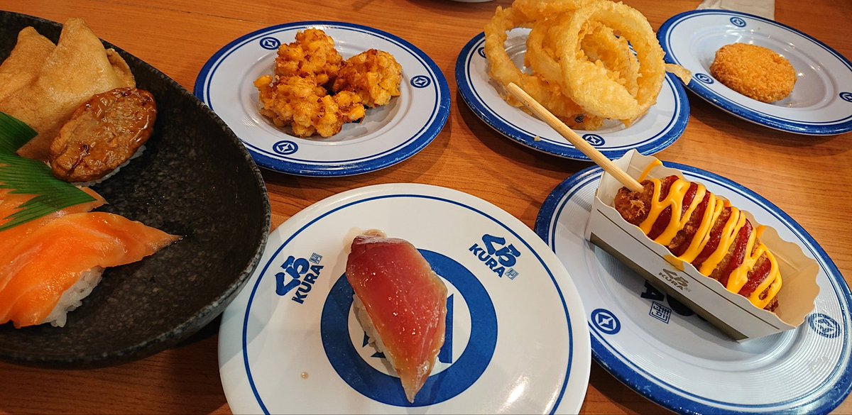 aimi0731's tweet photo. TV見たから くら寿司行った🙋
アジドッグ美味しかったけど ボリュームありすぎ もう少し小さくても・・・
マッシュのカレンダーもいた��きました https://t.co/2IpK7jkpMo