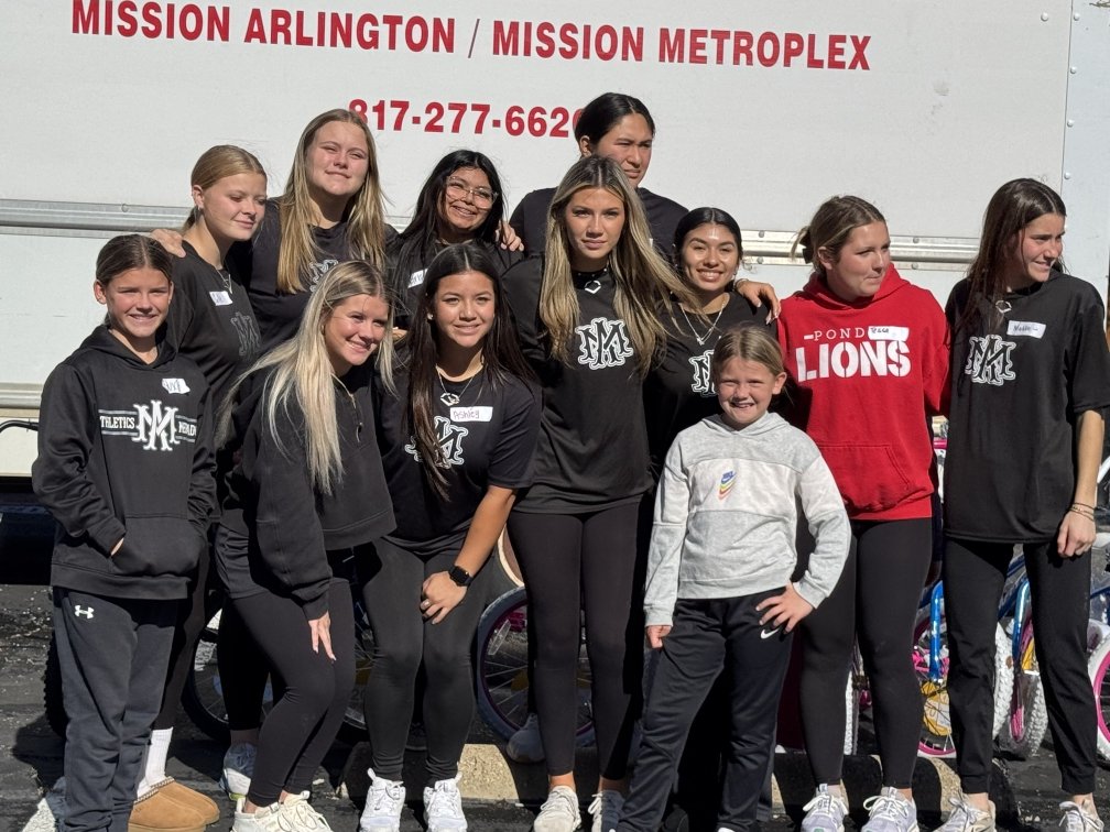 AMNTX18u's tweet photo. We served at Mission Arlington today, delivering bikes to children in the community. #BeingOfService https://t.co/0vrjanTRBa