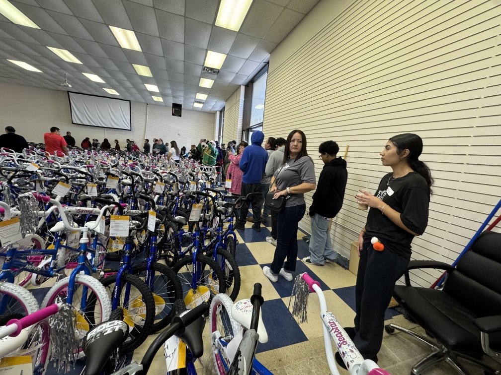 AMNTX18u's tweet photo. We served at Mission Arlington today, delivering bikes to children in the community. #BeingOfService https://t.co/0vrjanTRBa