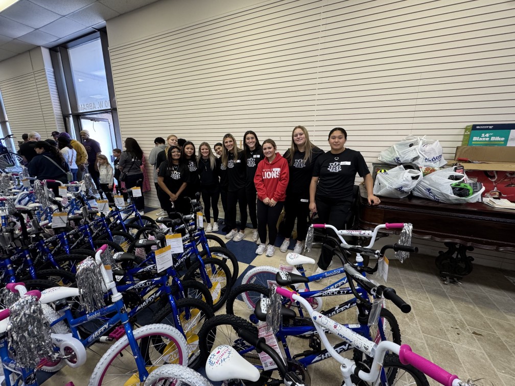 AMNTX18u's tweet photo. We served at Mission Arlington today, delivering bikes to children in the community. #BeingOfService https://t.co/0vrjanTRBa