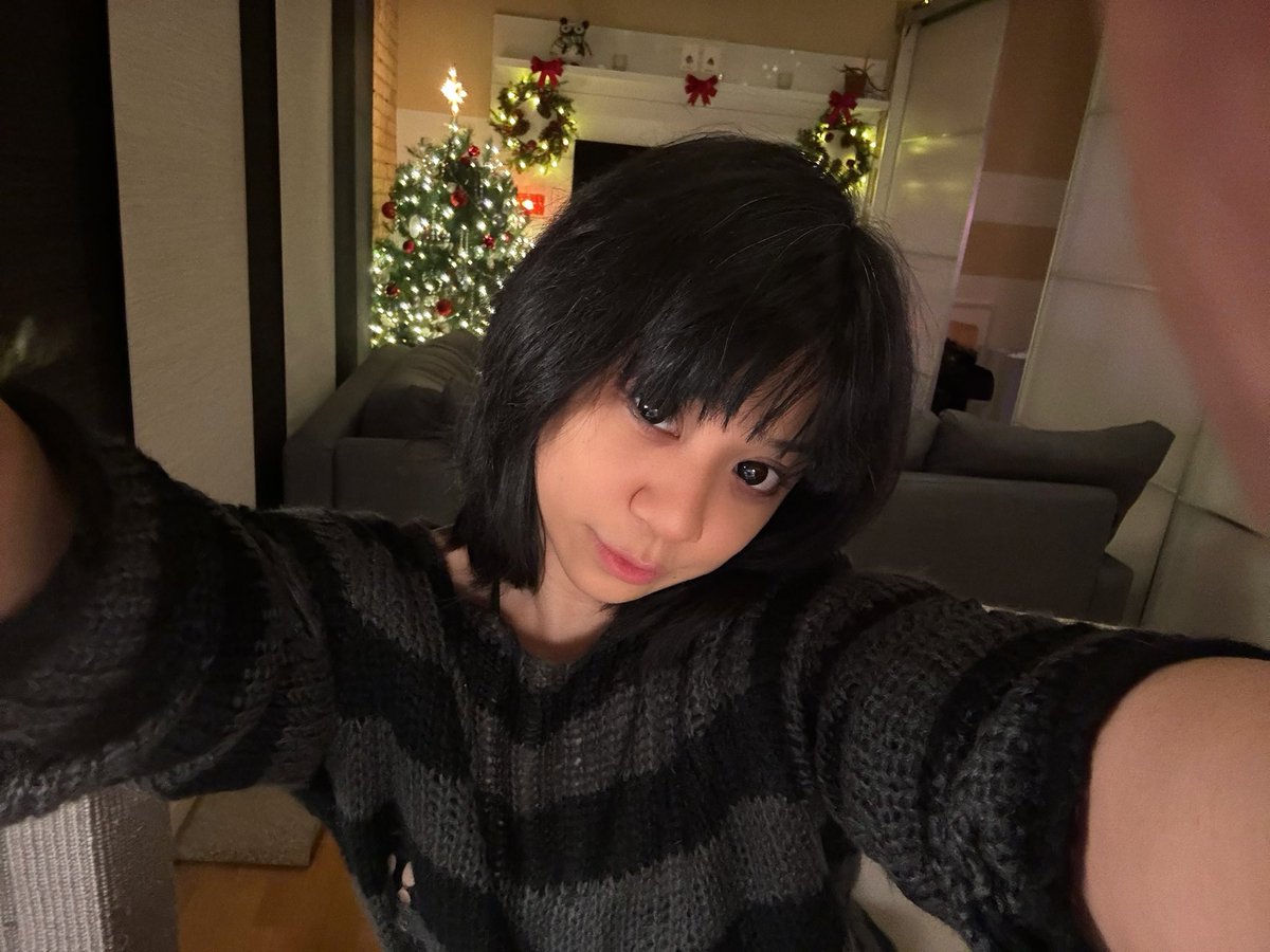I’m online~!!! Come look at my Christmas tree 🎄❤️

[ chaturbate.com/nekolukka ]
— password: xnekobuttx —