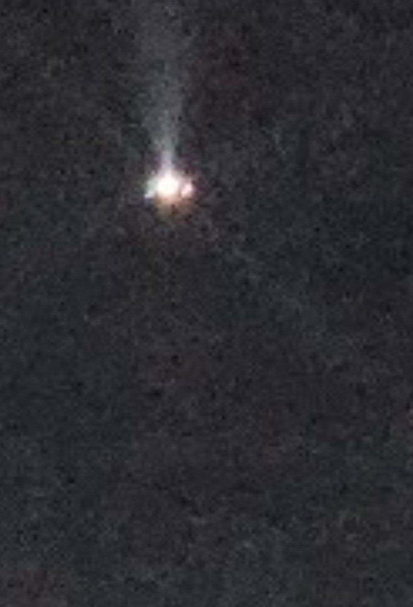 Heather3778's tweet photo. Soooooo are we just NOT gonna talk about the giant drones that flew over the 180 in Fresno, CA last night??? #dronesightings #dronesoverNJ #dronesoverCA #FBI #UNIDENTIFIED #BidenAdministration #TrumpAdministration #dronesoverUK #dronesoverGermany https://t.co/PNBIQjuxCM