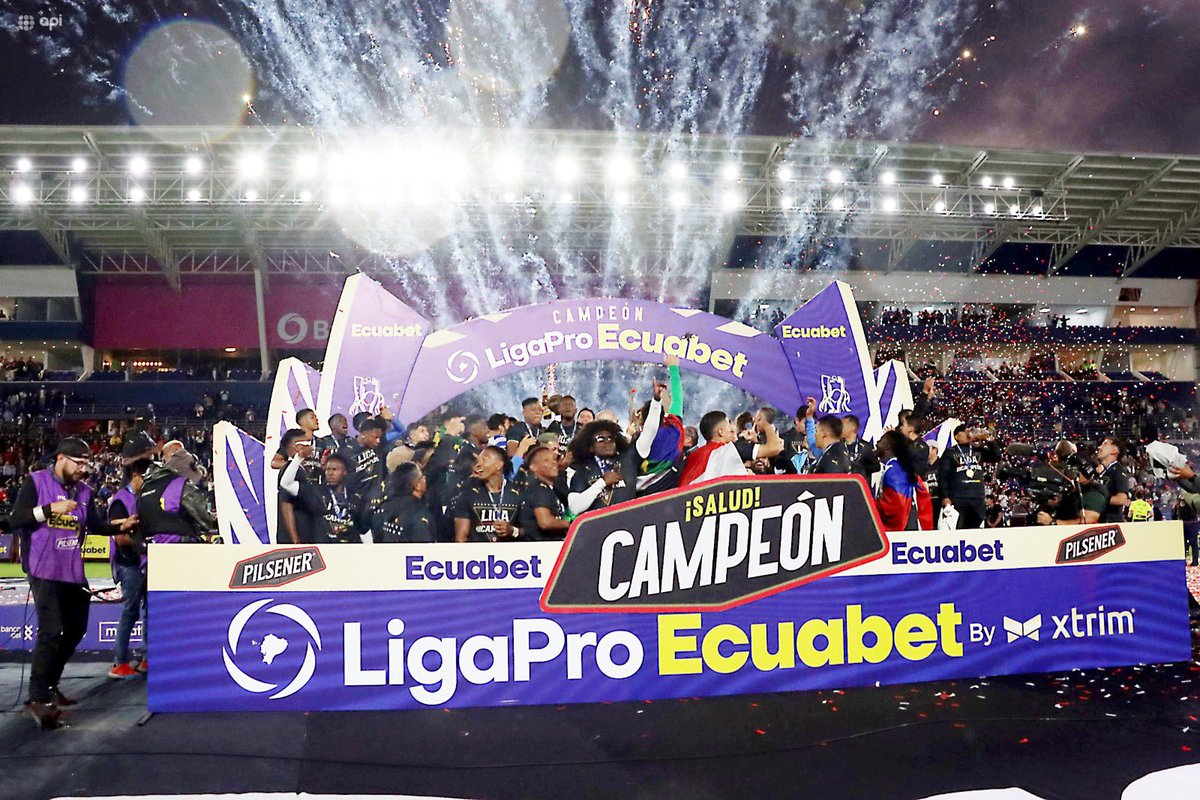 CONMEBOL.com (@conmebol) on Twitter photo ¡Felicidades, <a href="/LDU_Oficial/">LDU Oficial</a>! Campeón de la @LigaProEC en Ecuador 🏆🇪🇨
📸 @LigaProEC
#CreeEnGrande ¡Felicidades, <a href="/LDU_Oficial/">LDU Oficial</a>! Campeón de la @LigaProEC en Ecuador 🏆🇪🇨
📸 @LigaProEC
#CreeEnGrande