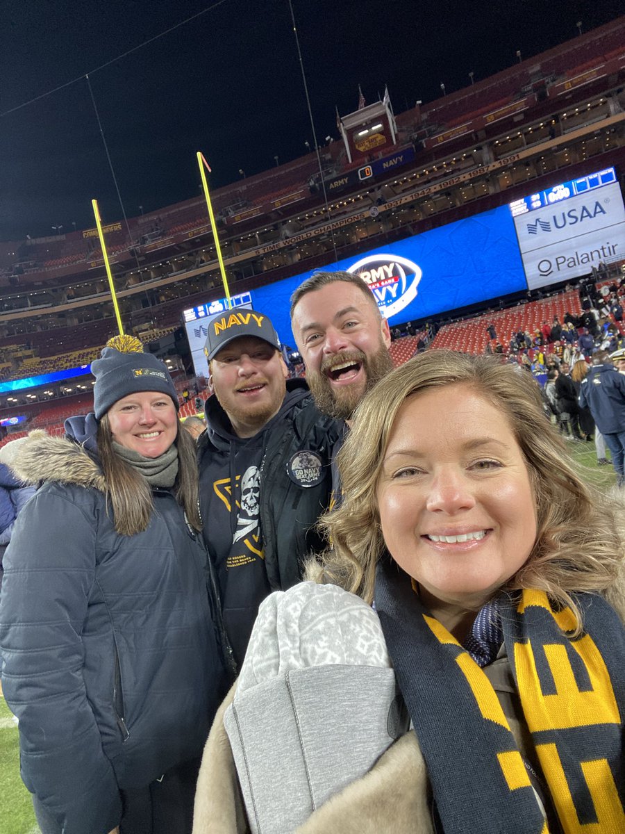 allykeirn's tweet photo. Here’s to victory! Here’s to the bones! ☠️

What a game! My 10th #ArmyNavy and Evelyn’s first will be one we won’t soon forget. CIC Champs! ⭐️ #GoNavy #BeatArmy 

💙⚓️🏈💛 https://t.co/VCZCFSaNkP