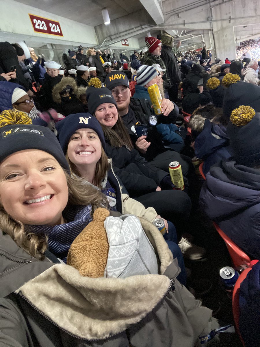 allykeirn's tweet photo. Here’s to victory! Here’s to the bones! ☠️

What a game! My 10th #ArmyNavy and Evelyn’s first will be one we won’t soon forget. CIC Champs! ⭐️ #GoNavy #BeatArmy 

💙⚓️🏈💛 https://t.co/VCZCFSaNkP