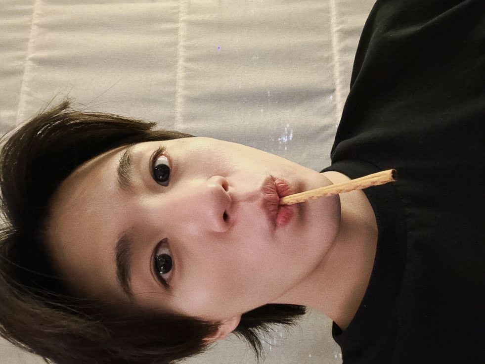 allforljn's tweet photo. this genre of jeno selcas 🥺 https://t.co/ytKXhixEPU