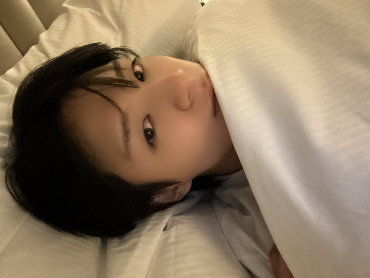 allforljn's tweet photo. this genre of jeno selcas 🥺 https://t.co/ytKXhixEPU