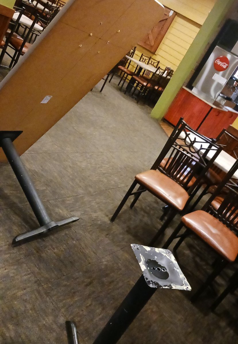 blake_bubblyy's tweet photo. i freaking broke a table at work 😭 https://t.co/Ri4AOtpQ9L