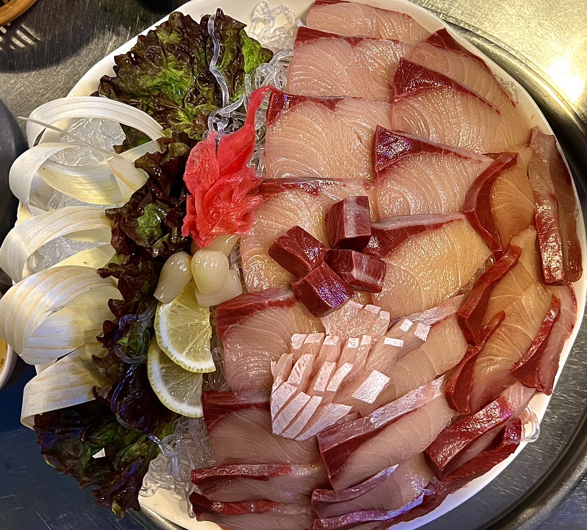 sthisforever's tweet photo. 📍판교 방아깐

바다회사랑갈필요없는맛
“진짜”대방어회
야채무침은 선택이아니라필수고요
매운탕까지시키면 그날이제집에못들어감 https://t.co/LUpq9FA0MV