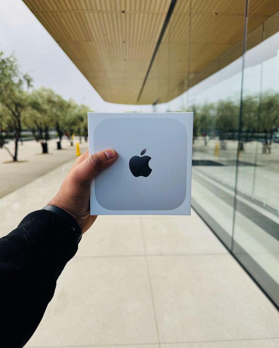 john_rodrigues_'s tweet photo. Hello new friend!
#Applemacmini https://t.co/CVXFcqqNpw