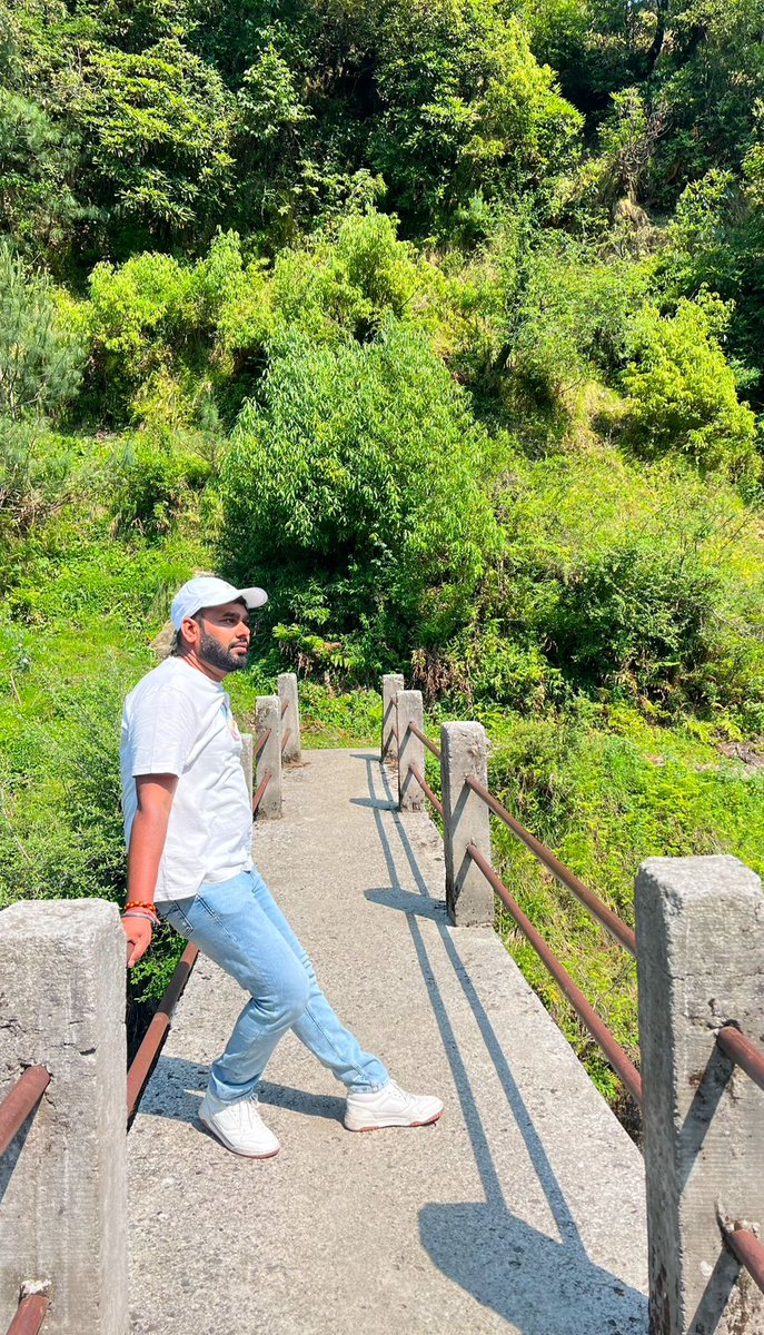 manishvlive's tweet photo. At this point, Peace is everything !!!

#manishvlive #vliveindia #manishsharma #mountain #barrotvelly #river #nature https://t.co/Jn05Fmn7ox