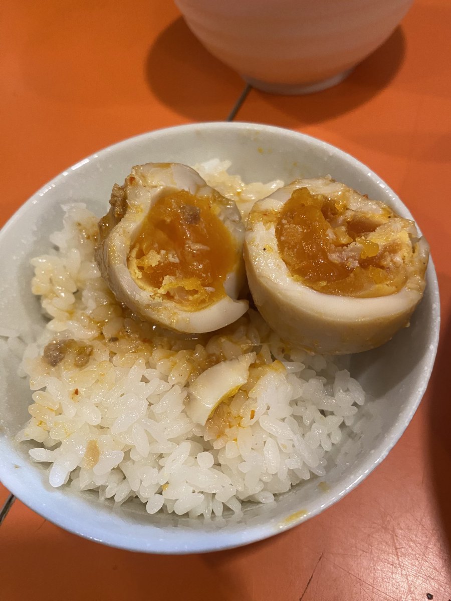 m19633853's tweet photo. ちばから＠市原市(ホーム)
『限定』
-続-あなたと合体したいPart2
味玉🐷券×2🍚(中盛)
スタッフ皆さん、
お気遣いアザッス😊
朝から、
お付合い皆さんも有難う御座いました😊
途中、卓上ホアジャオで痺れup
最後に具材を🍚にかけて😋
美味かったッス😋
ご馳走様でしたm(_ _)m https://t.co/wr5eG745Fq