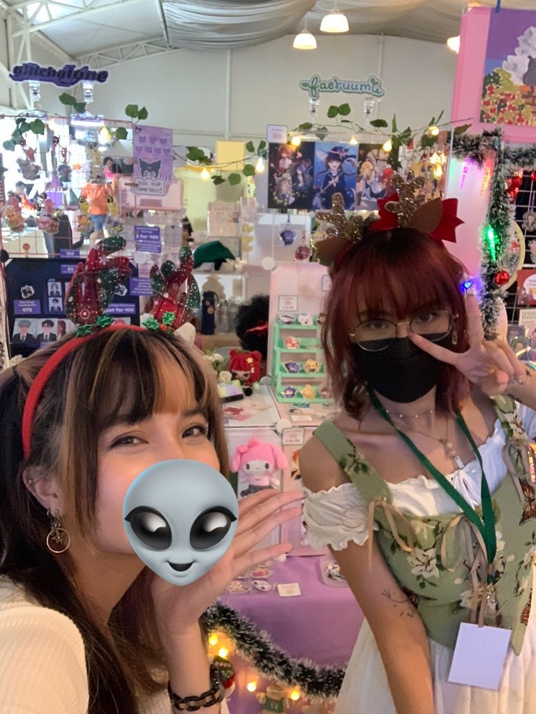 glitchyione's tweet photo. DAY 2!! Stop by Table E7 🛸🌱
#PoTAWinter https://t.co/B1uhiIkJZu