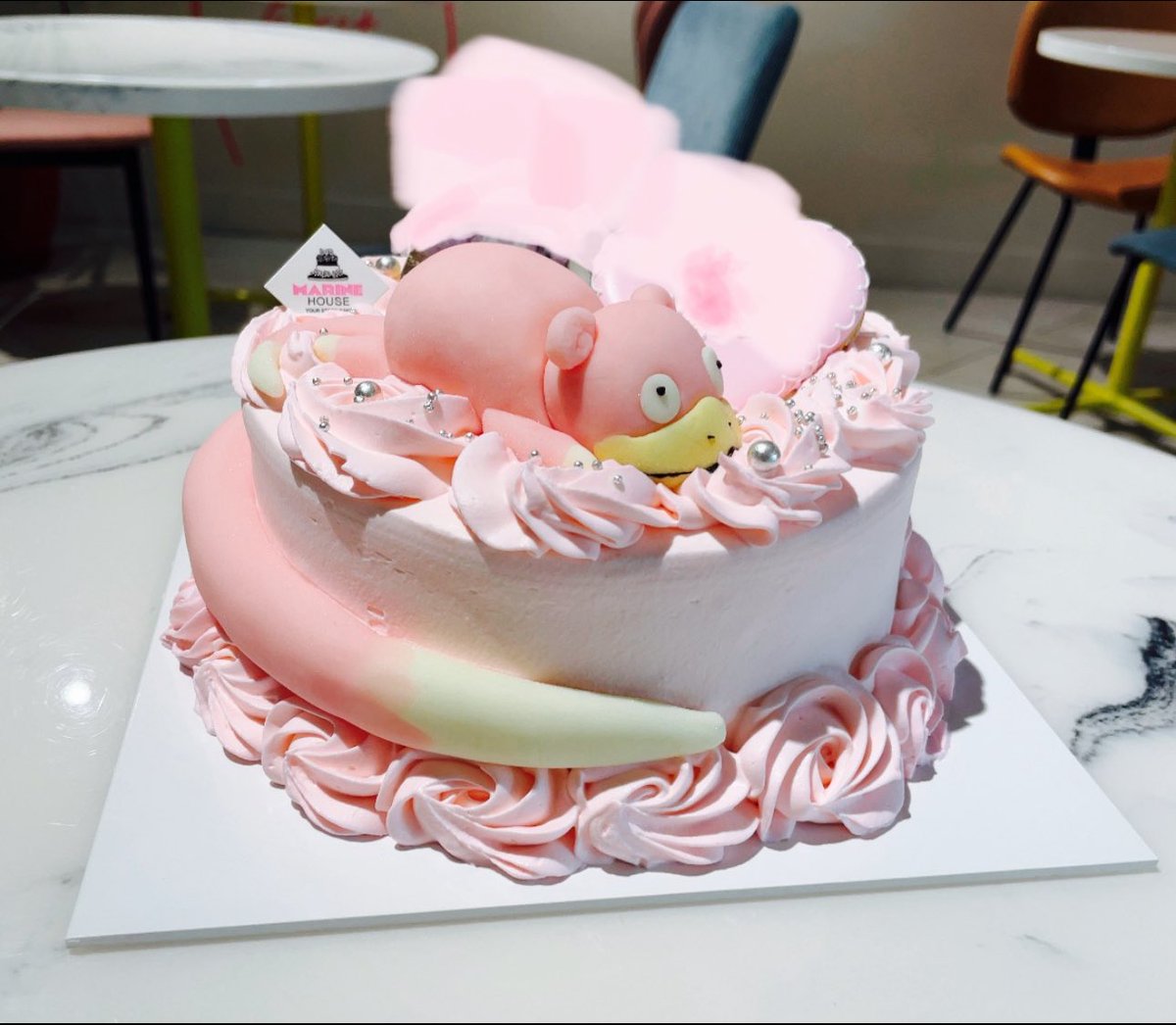 felicia1204's tweet photo. クリスマスが近いので

以前、特注して作っていただいた

ヤドンケーキを

再掲しますね。(ヤァン)

原宿の
マリーンハウスさんです。

ケーキの外周の
尻尾のリクエストを
とても素晴らしく作っていただけて
とても嬉しかったです✨✨✨

#ヤドン
#ケーキ https://t.co/hM3dmds2Iv