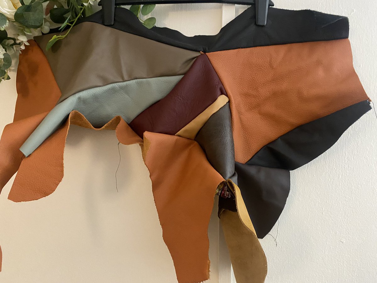 ennemusic's tweet photo. Day 12: "The Look Book" 80 day fashion journal in my Sketchbook!
.
Here is my day 12 entry! Reclaimed Leather patchwork I am working on, this piece is part of next March exhibition. It's called "Exhile" β€οΈβπ₯π₯
#art #sketchbook #artjournal #fashion #style #stylelab https://t.co/2mfHXzTgdP