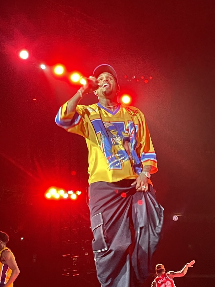 masechaba_Jess's tweet photo. From my camera 🤭😀 #BreezyInSouthAfrica #ChrisBrownLiveInJohannesburg #BREEZYBOWL https://t.co/1Y03fc7DOM