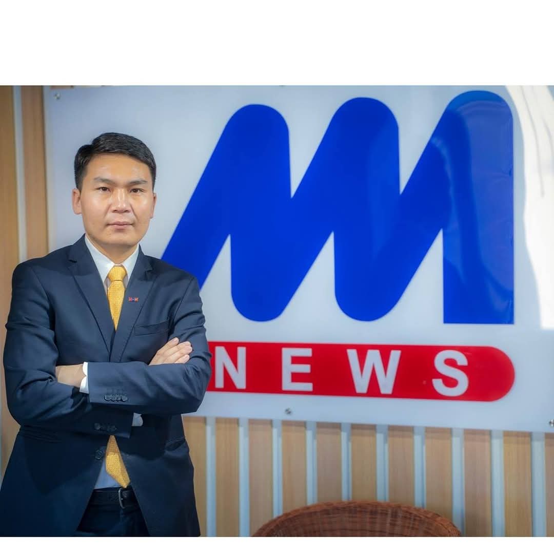 Жиргээнд байдаг тэ. 
Бичсэн зүйлийг нь түмэнд түгээмээр санагдав👇
Purev Bataa:
Хүүхдийг үл тоох хандлага их байх юм. 
Охин маань дүүргийн математикийн олимпиадад орно гээд л баярлаад байв. Өглөө эрт босоод 1-р сургууль дээр хүргээд өглөө. Тэгсэн чинь нэрсийн жагсаалт дотор манай