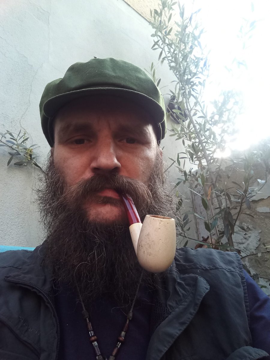 draussensaiter's tweet photo. Salzig schmeckt der Wind!
Hol' den Fusel aus dem Spind!
Und wo wir gerade dabei wären,
Über Bord mit den Milliardären.

The salty wind does bite!
Grab the booze, let's take flight!
And while we're at it, my dear,
Let's toss the billionaires, and cheer! https://t.co/UUX6wa1Njh
