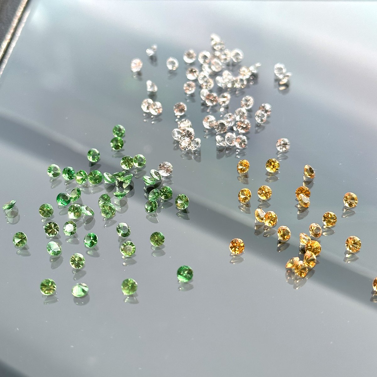 Lvrgems's tweet photo. 🎰네번째 RT 이벤 당첨자 : whatthehellla 축하드립니다.

2mm 차보, 화이트&amp;옐로사파 총 3피스 보내드릴게요 ^^

(https://t.co/47UmVRdpRr) https://t.co/octQJeb8zC