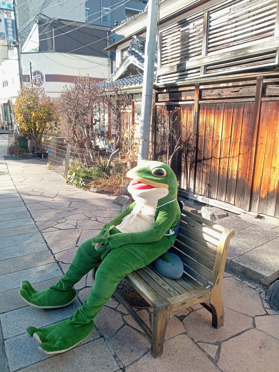 KDFINC's tweet photo. 【蛙のみかん＆グッズ】四時間、休みなしでサインを書き続けた蛙です。
もう限界過？？？
#ippei69 #一平くん https://t.co/tO1QIZYRx3