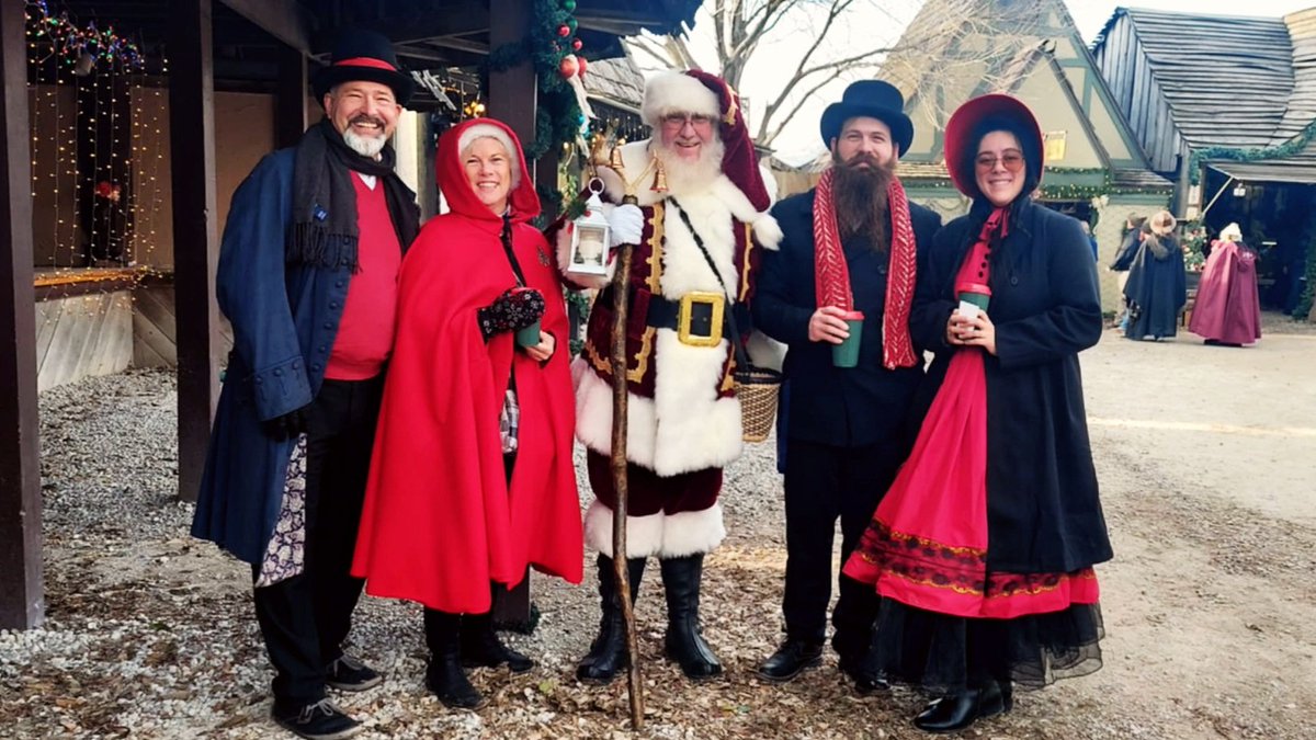 SpongeyAstro's tweet photo. A Merry Dickensian Christmas from Yuletide Village 2024

It was beautiful weather the whole day.  Ren Faire is so gorgeous with the Holiday cheer.  Seeing so many people dress up is the best part to me.  It's worlds away. https://t.co/3Emv2jl6Ho